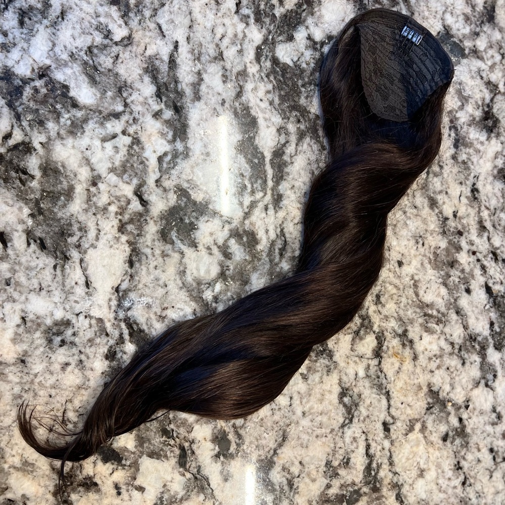 20” BELLAMI IT'S A WRAP PONYTAIL
It's A Wrap Human Hair 20" Ponytail is uniquely